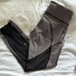 Lululemon Athletica Cropped Legging